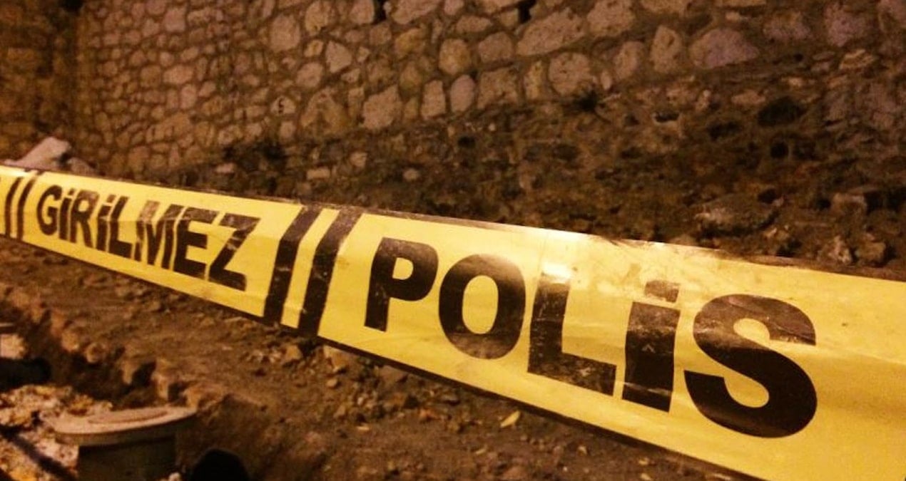 balkondan rastgele ates acan kisi yakalandi Zduqf4WC