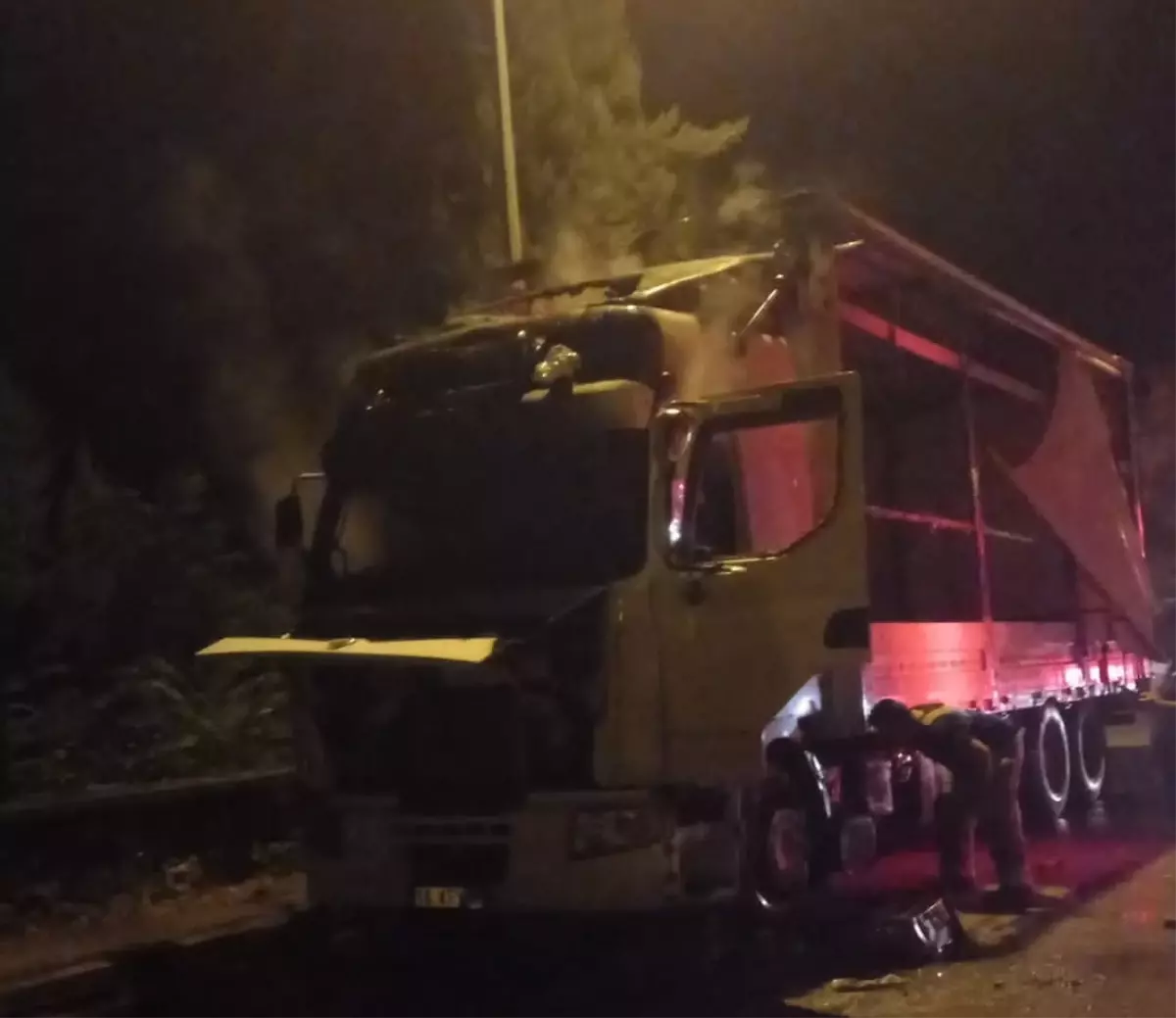 inegolde park halindeki tirda yangin XqZhKCCY