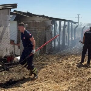 kucukdollukte yangin konteyner ev kul oldu ggHTChOE