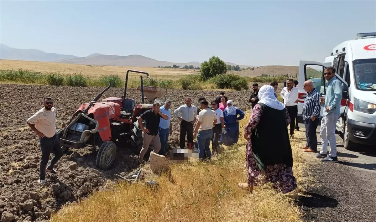 traktor devrildi genc surucu hayatini kaybetti iuAWO93N