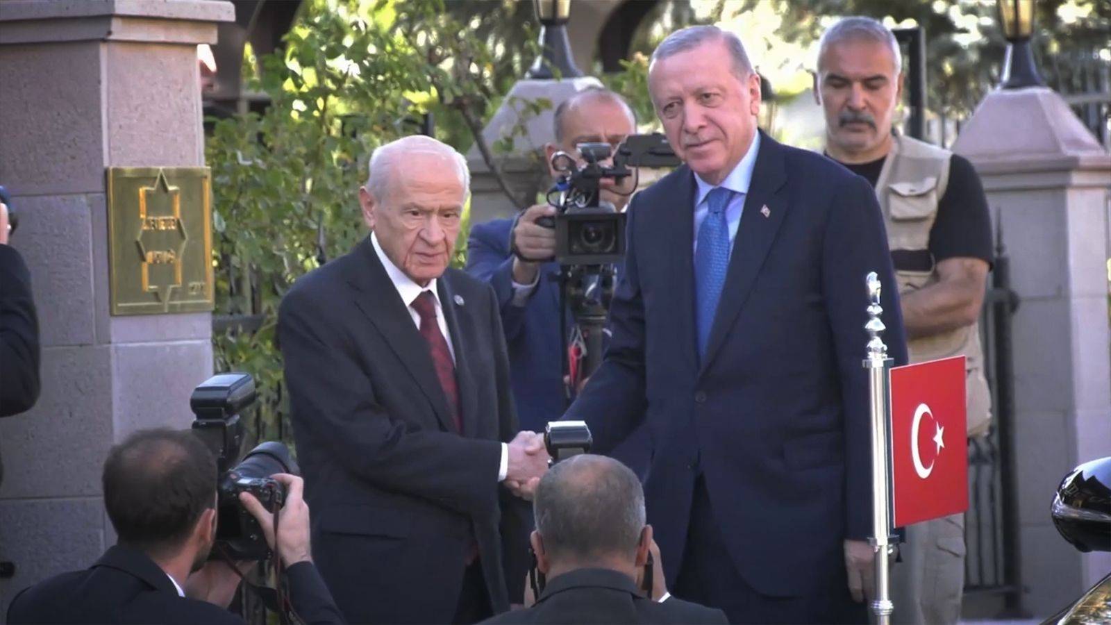bahceli kapida karsiladi erdogan ile bahcelinin gorusmesi basladi DkRMKKSu