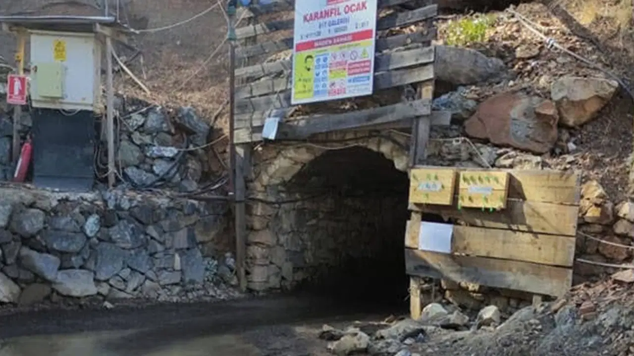 denizlide maden ocaginda gocuk toprak altindaki 2 isciye ulasilamiyor WfqAZOx3