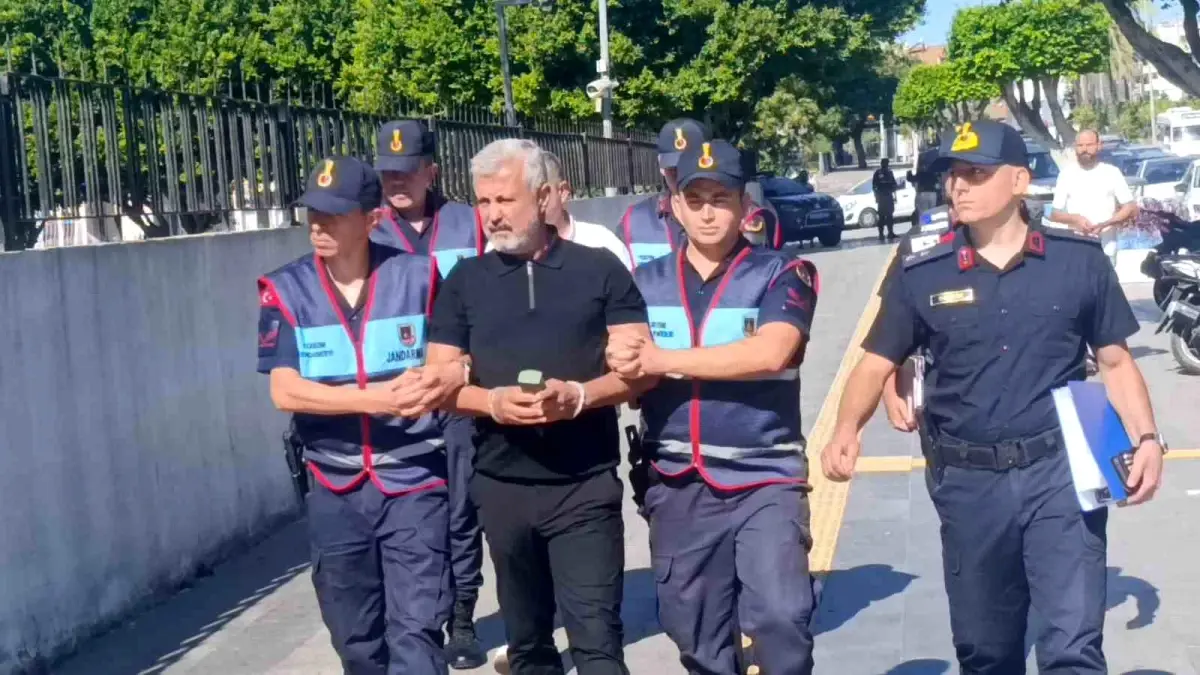 manavgatta eski belediye baskani sukru sozen yolsuzluk sorusturmasinda gozaltina alindi VmAv9yey