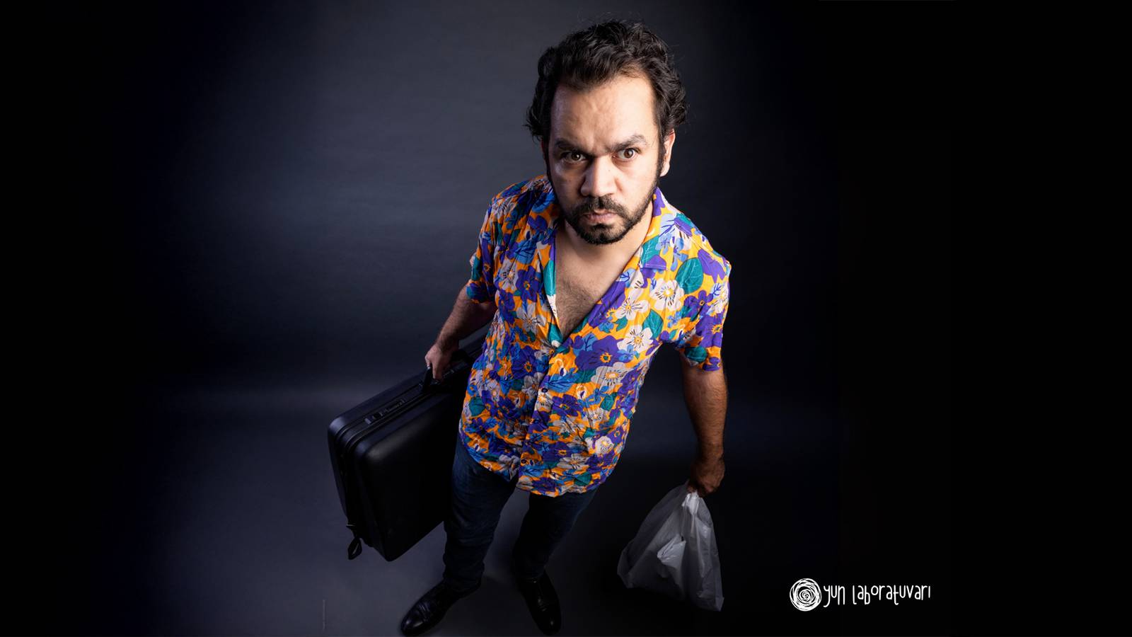 oyun laboratuvarinin yeni oyunu kimsin ve neredesin ulan bay hilmi sahnede KnDjiPSm