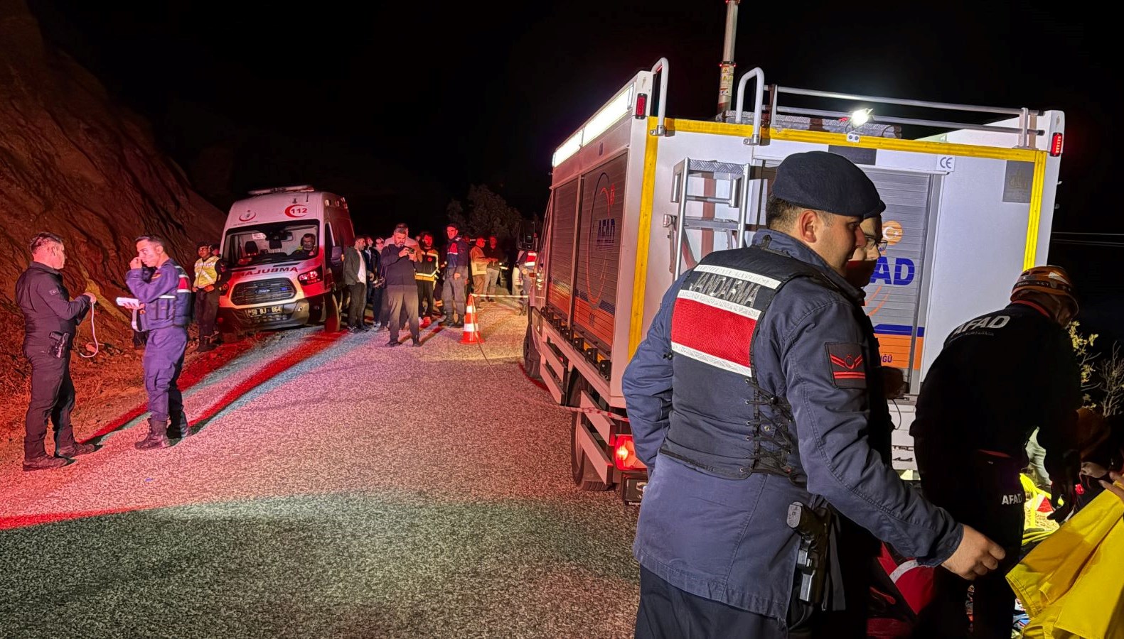 sivastafeci kaza aractaki 4kisi oldu SK62A6lr