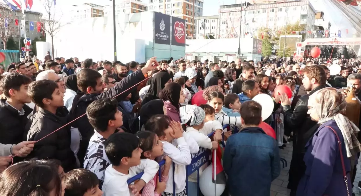 dunya kiz cocuklari gununde gazzeye destek balonlari gokyuzune birakildi dZIGYEMu.jpg