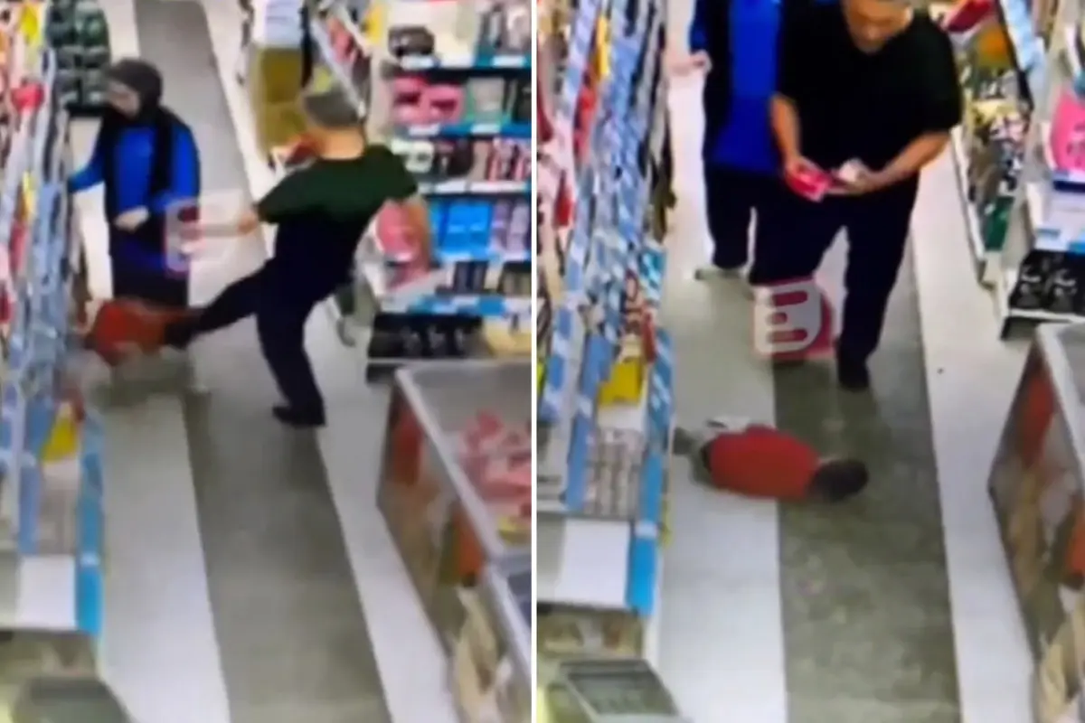 infial yaratan goruntu marketin ortasinda kucucuk cocuga yaptigina bakin GXv8YNME.jpg