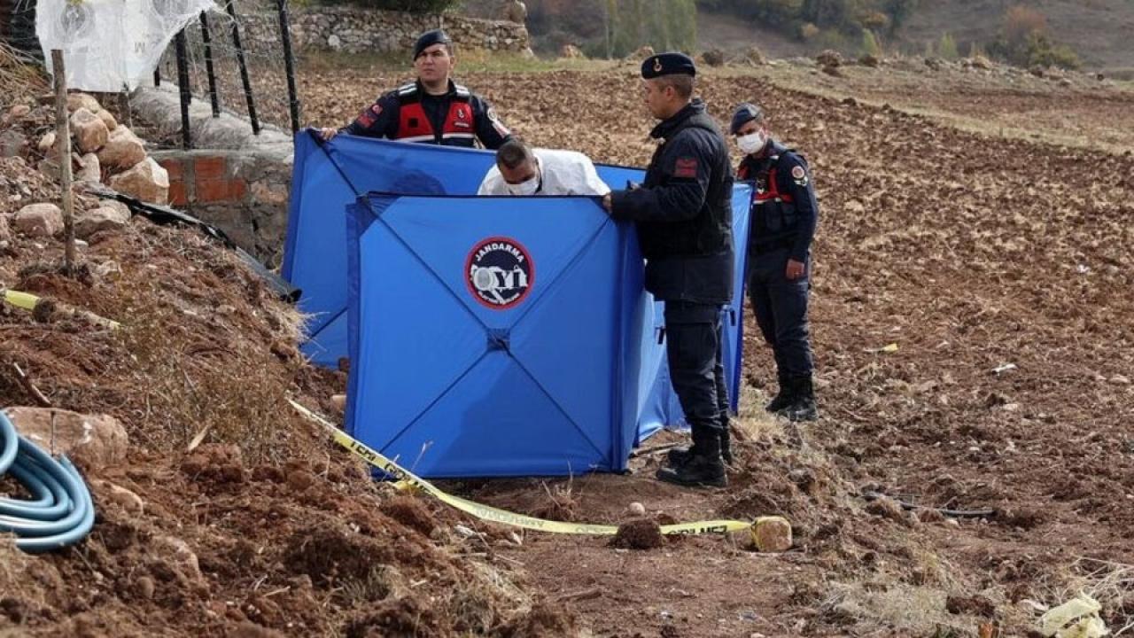 kadastro ekibi geldi siniri olcecekti iki komsu arasinda kan akti VWcEAQHE.jpg