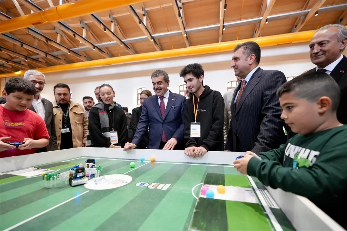 tekin ogrenciler teknoloji ile iyilik yapmali aWuLYU58.jpg