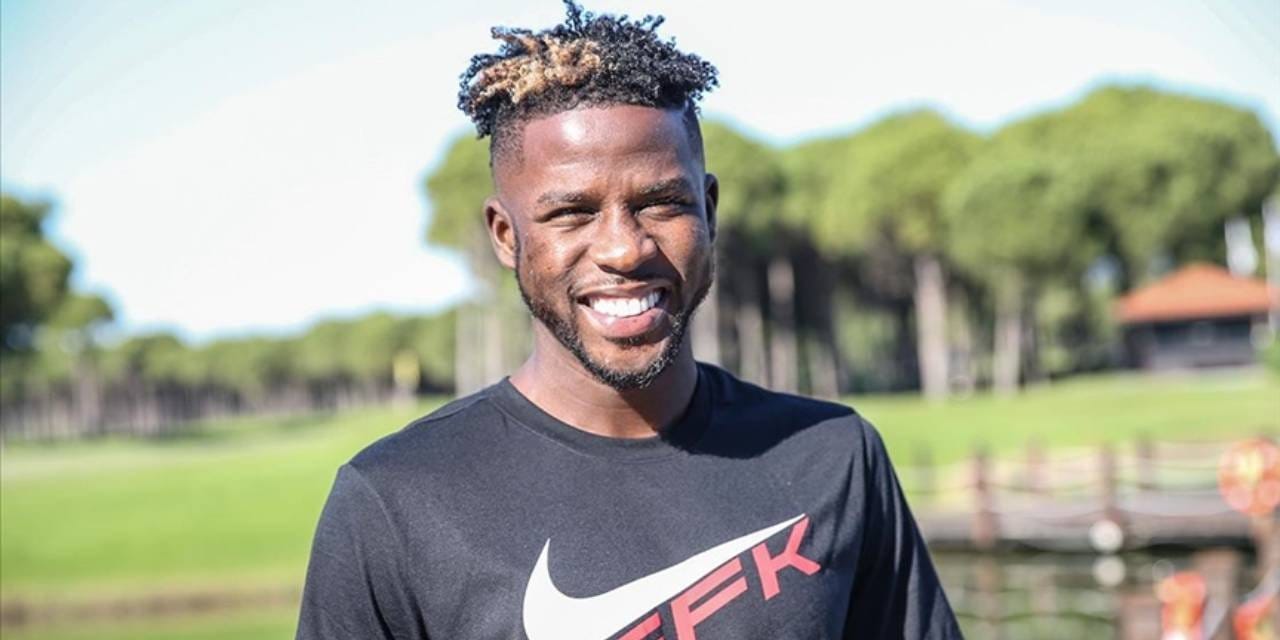 bir zamanlar super ligde oynuyordu unlu futbolcuya avmde silahli tehdit lBfm8xQF.jpg