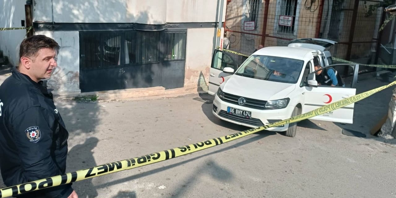 yemek dagitan kizilay personeline silahli saldiri MP71WwYI.jpg