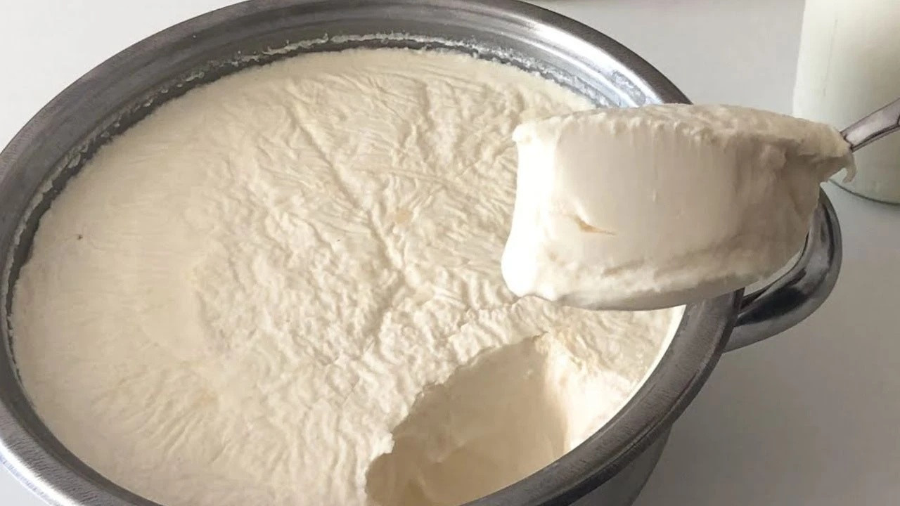 Jersey Sütü ile Evinizde Kremamsı Yoğurt Hazırlamanın Püf Noktaları