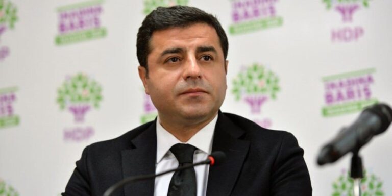 10-yildir-cezaevinde-olan-demirtas-15-yil-olsa-fark-etmez-alRKIt7x